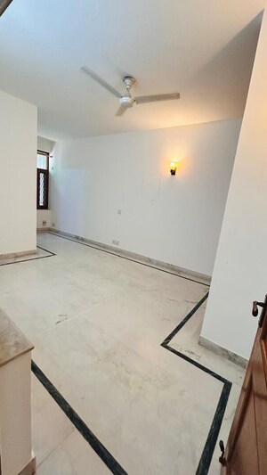 Room in 3 BHK Builder Floor at Shivalik Colony – for Rent
