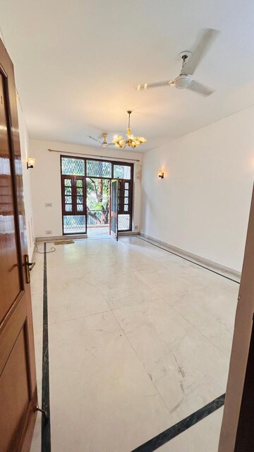 Room in 3 BHK Builder Floor at Shivalik Colony – for Rent