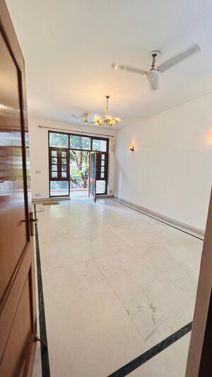 3 BHK Builder Floor For Rent in Shivalik Colony