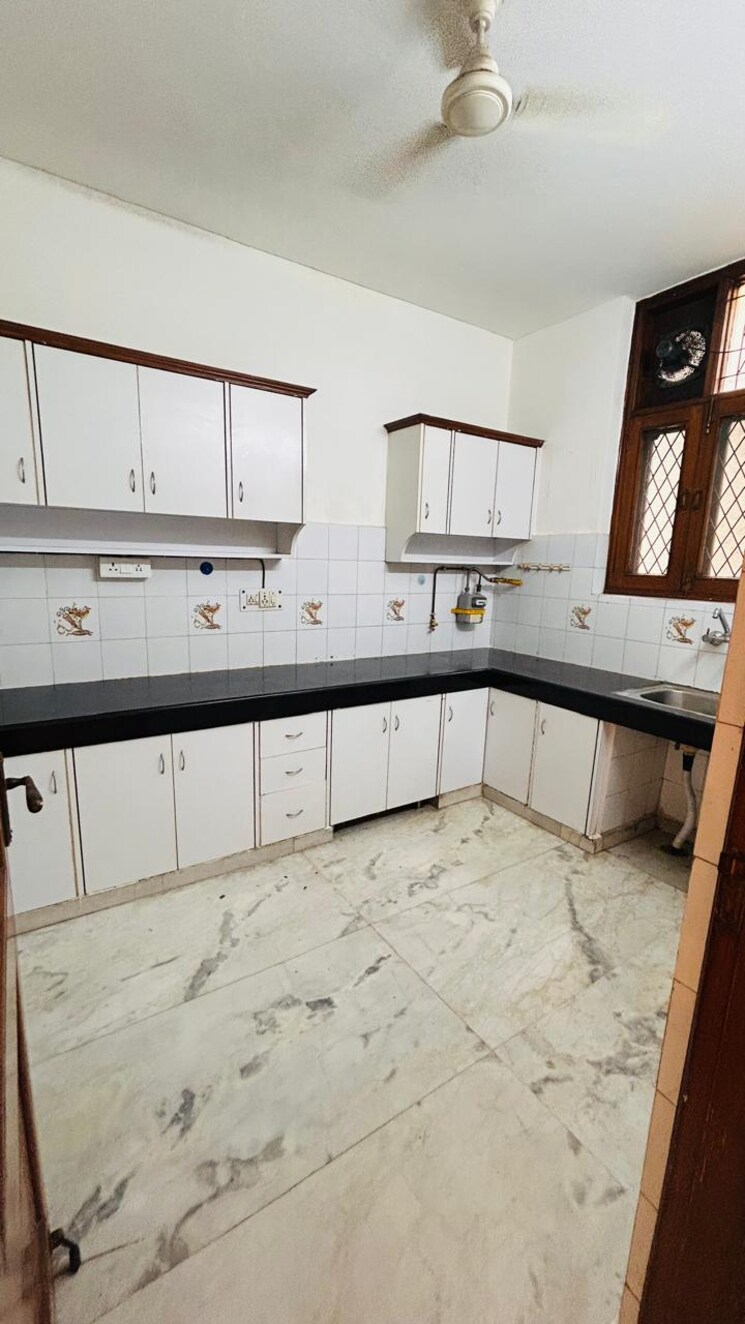 Kitchen, shivalik colony 3 Bedroom 1800 Sq.Ft. Builder Floor In Shivalik Colony Delhi 9529001