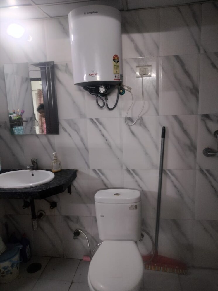 Bathroom, nimbus-the-hyde-park 3.5 Bedroom 1835 Sq.Ft. Apartment In Sector 78 Noida 9528974