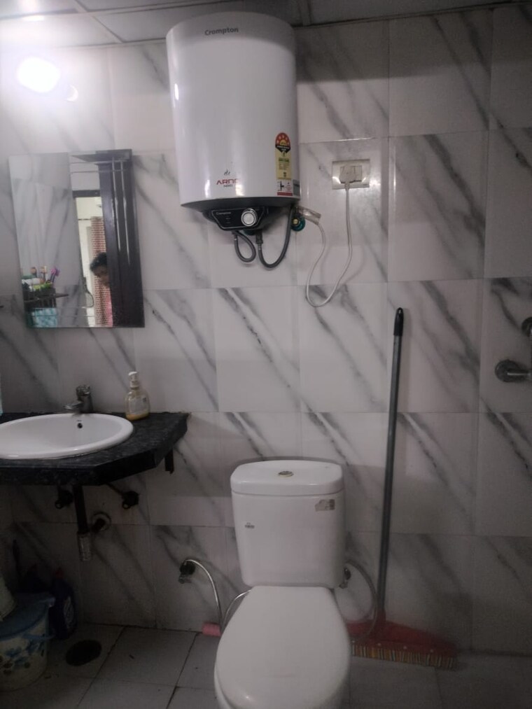 Bathroom, nimbus-the-hyde-park 3.5 Bedroom 1835 Sq.Ft. Apartment In Sector 78 Noida 9528974