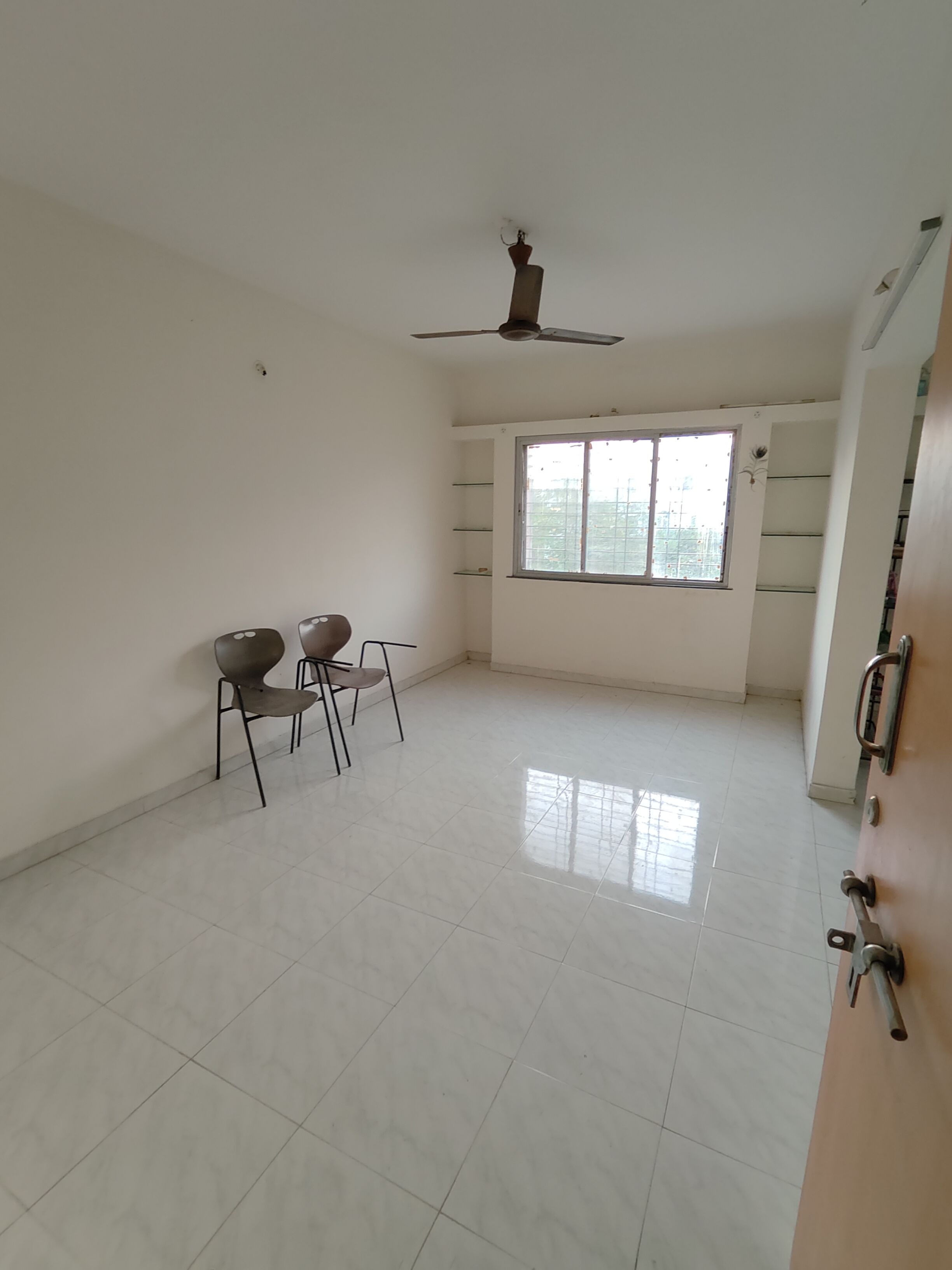 2.5 BHK + Extra Room Apartment For Rent in Avdhoot Appartment 