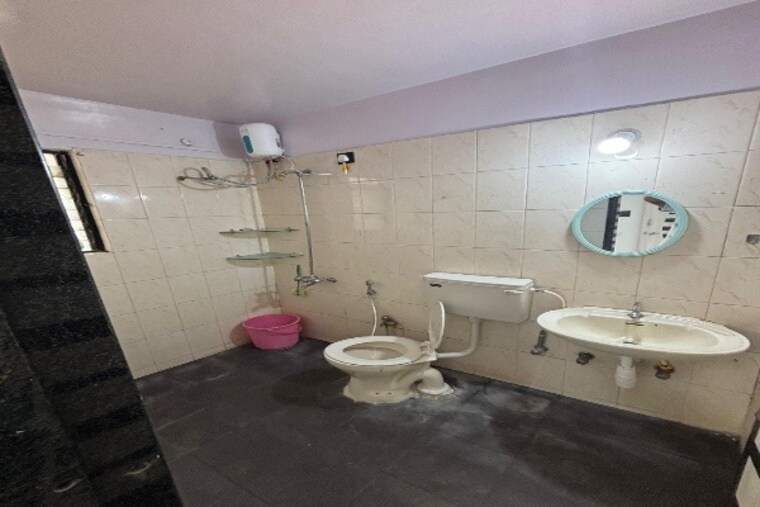 Bathroom, malviya nagar 3 Bedroom 1498 Sq.Ft. Builder Floor In Malviya Nagar Delhi 9528971