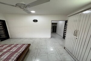Room in 3 BHK Builder Floor at Malviya Nagar – for Sale