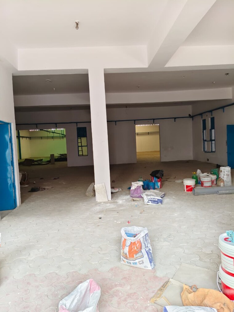  Parking, sector 63 Commercial Warehouse 12600 Sq.Ft. In Sector 63 Noida 9529036