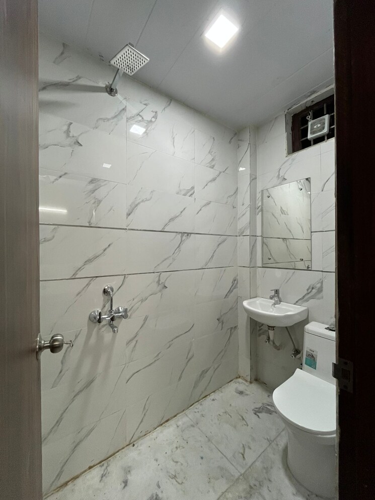 Bathroom, anand lok 5 Bedroom 800 Sq.Yd. Builder Floor In Anand Lok Delhi 9529059