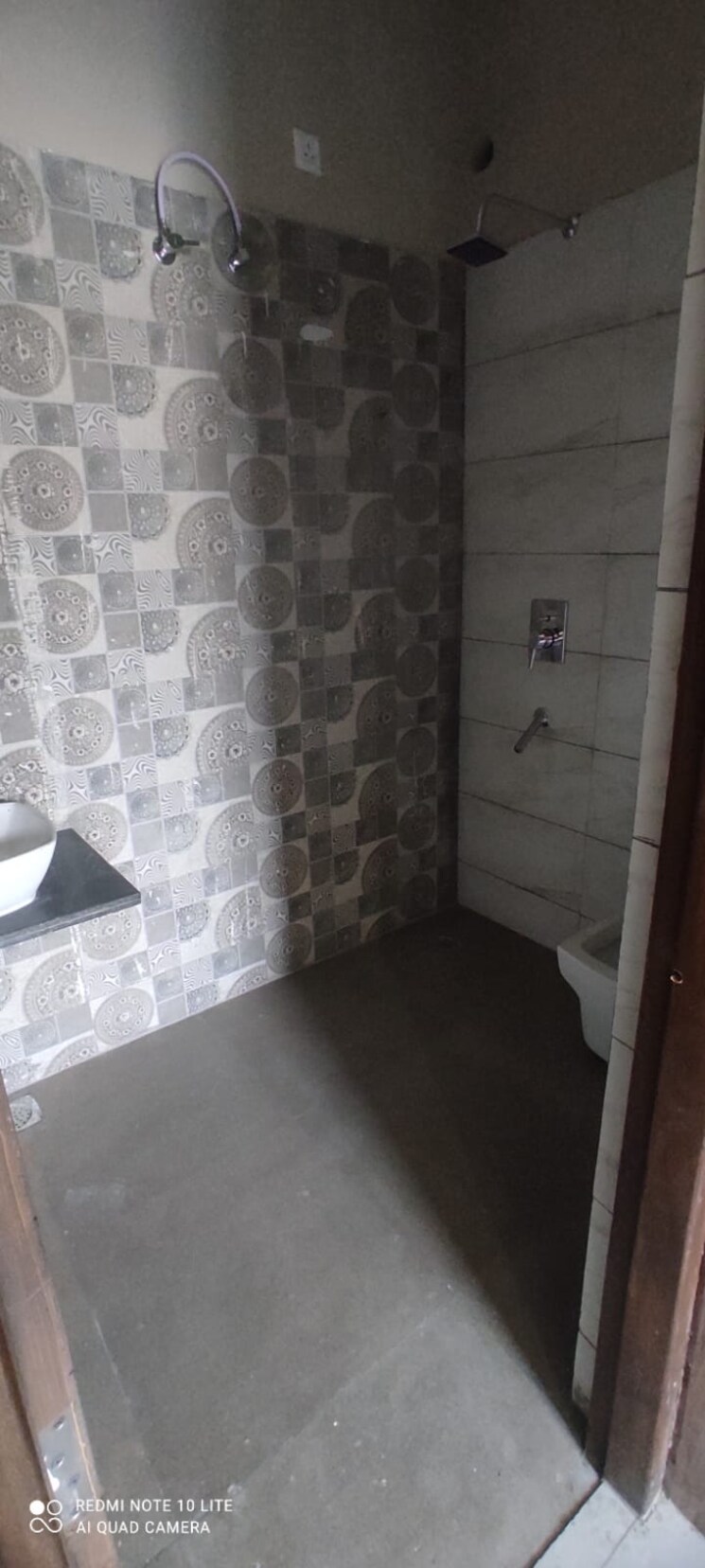 Bathroom, guru-nanak-enclave 3 Bedroom 1450 Sq.Ft. Builder Floor In Dhakoli Zirakpur 9529084
