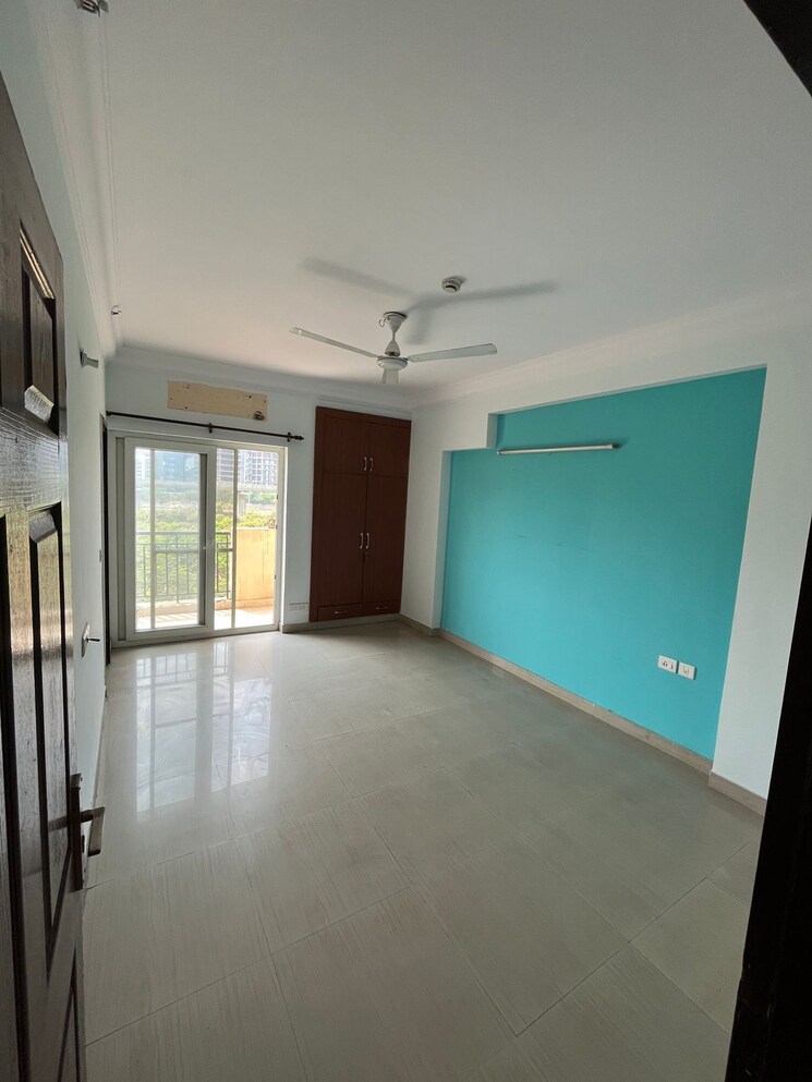 Room, paramount-floraville 3.5 Bedroom 1425 Sq.Ft. Apartment In Sector 137 Noida 9529077