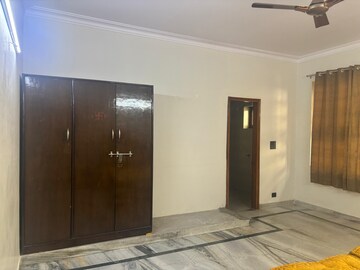 Room in 2 BHK Builder Floor at Sector 23 – for Rent