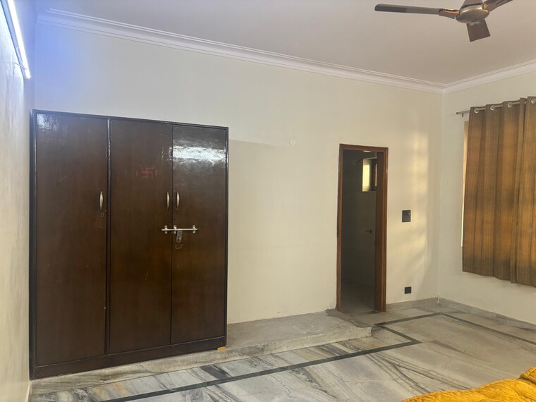 Room, sector 23 2 Bedroom 260 Sq.Ft. Builder Floor In Sector 23 Gurgaon 9529120