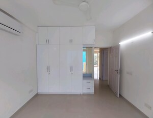 Room in 3 BHK Apartment at Emaar MGF Emerald Hills, Sector 65 – for Rent