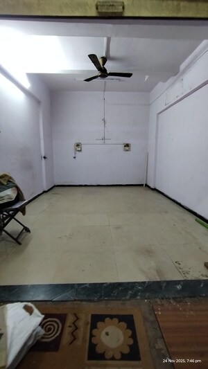  Shop For Rent in Kandivali West