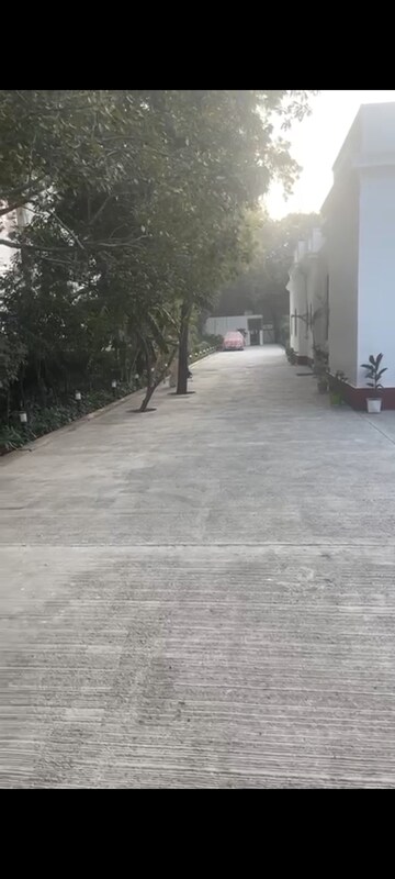 Parking in 6+ BHK Villa at Barakhamba Road – for Sale