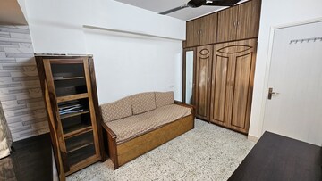 Bedroom in 2 BHK Apartment at Ashok Nagar CHS Andheri, Andheri East – for Rent