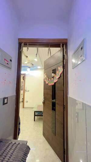 Furnished Amenities in 3 BHK Builder Floor at Uttam Nagar – for Rent