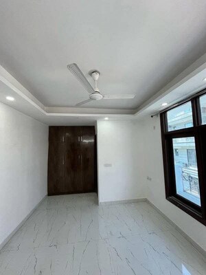 Room in 3 BHK Apartment at Freedom Fighters Enclave – for Rent