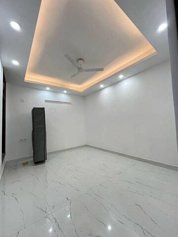 Room in 3 BHK Apartment at Freedom Fighters Enclave – for Rent