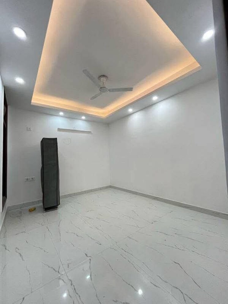 Room, freedom fighters enclave 3 Bedroom 1500 Sq.Ft. Apartment In Freedom Fighters Enclave Delhi 9529248