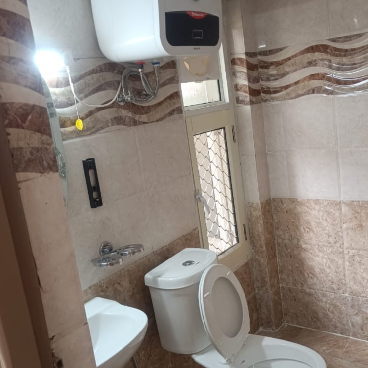 Bathroom, gaur-14th-avenue-high-street 2.5 Bedroom 1185 Sq.Ft. Apartment In Gaur City 2 Greater Noida 9529377