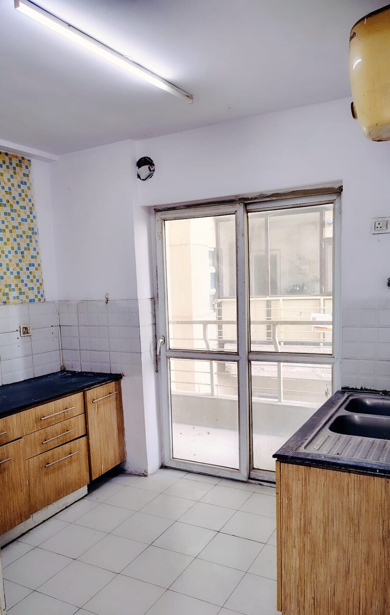 Room, bptp-the-resort 3.5 Bedroom 2135 Sq.Ft. Apartment In Sector 75 Faridabad 9529349