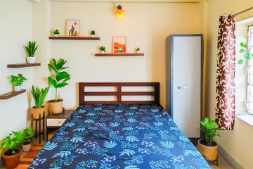 Bedroom in 2 BHK Apartment at Gokuldham Shopping Centre, Goregaon East – for Rent