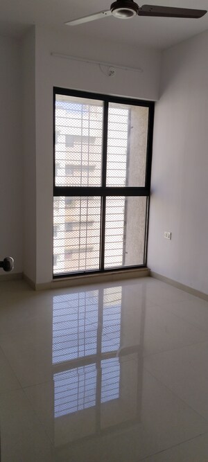 Room in 2.5 BHK Apartment at Lodha Downtown, Dombivli East – for Rent