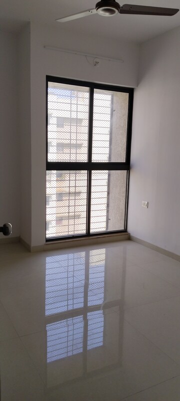 Room in 2.5 BHK Apartment at Lodha Downtown, Dombivli East – for Rent