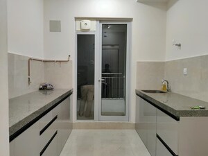 Room in 2 BHK Apartment at Piramal Vaikunth, Balkum Pada – for Rent