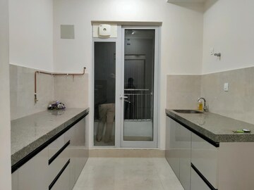 Room in 2 BHK Apartment at Piramal Vaikunth, Balkum Pada – for Rent