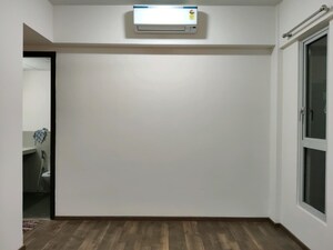 Room in 2 BHK Apartment at Piramal Vaikunth, Balkum Pada – for Rent