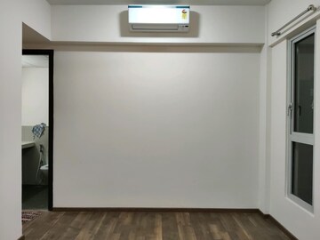 Room in 2 BHK Apartment at Piramal Vaikunth, Balkum Pada – for Rent