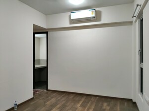 Room in 2 BHK Apartment at Piramal Vaikunth, Balkum Pada – for Rent