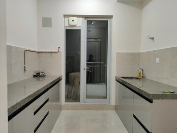 Room in 2 BHK Apartment at Piramal Vaikunth, Balkum Pada – for Rent