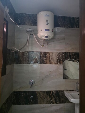 Bathroom in 1 BHK Apartment at Patiala Road – for Rent