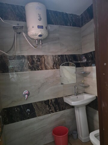 Bathroom in 1 BHK Apartment at Patiala Road – for Rent