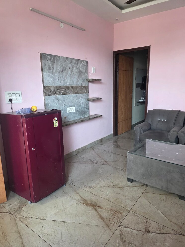 Living Room, patiala road 1 Bedroom 75 Sq.Yd. Apartment In Patiala Road Zirakpur 9529410