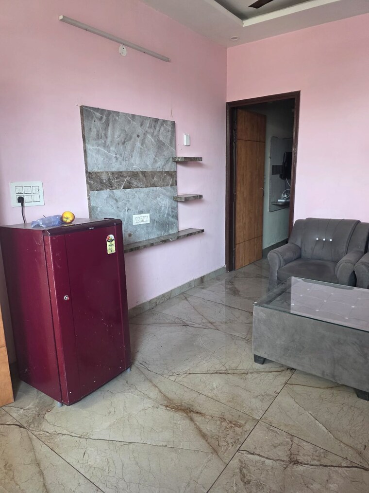Living Room, patiala road 1 Bedroom 75 Sq.Yd. Apartment In Patiala Road Zirakpur 9529410