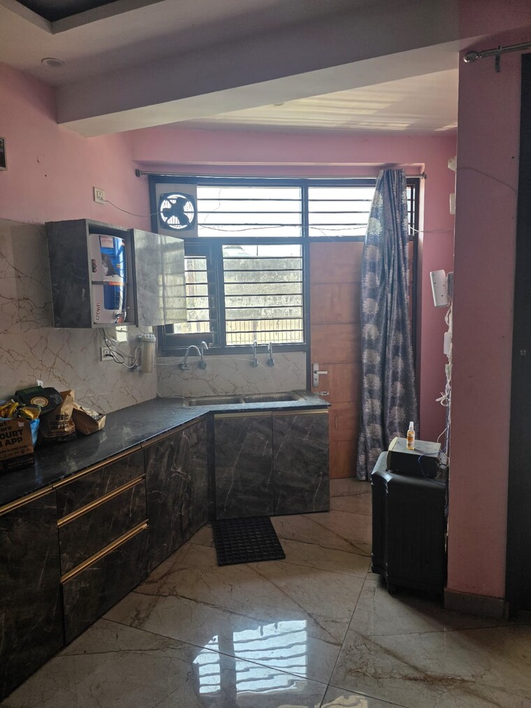Attached Bathroom, patiala road 1 Bedroom 75 Sq.Yd. Apartment In Patiala Road Zirakpur 9529410