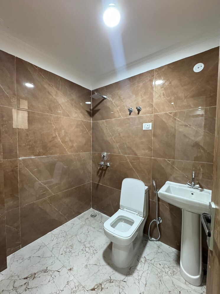 Bathroom, chattarpur 3 Bedroom 1150 Sq.Ft. Builder Floor In Chattarpur Delhi 9529442