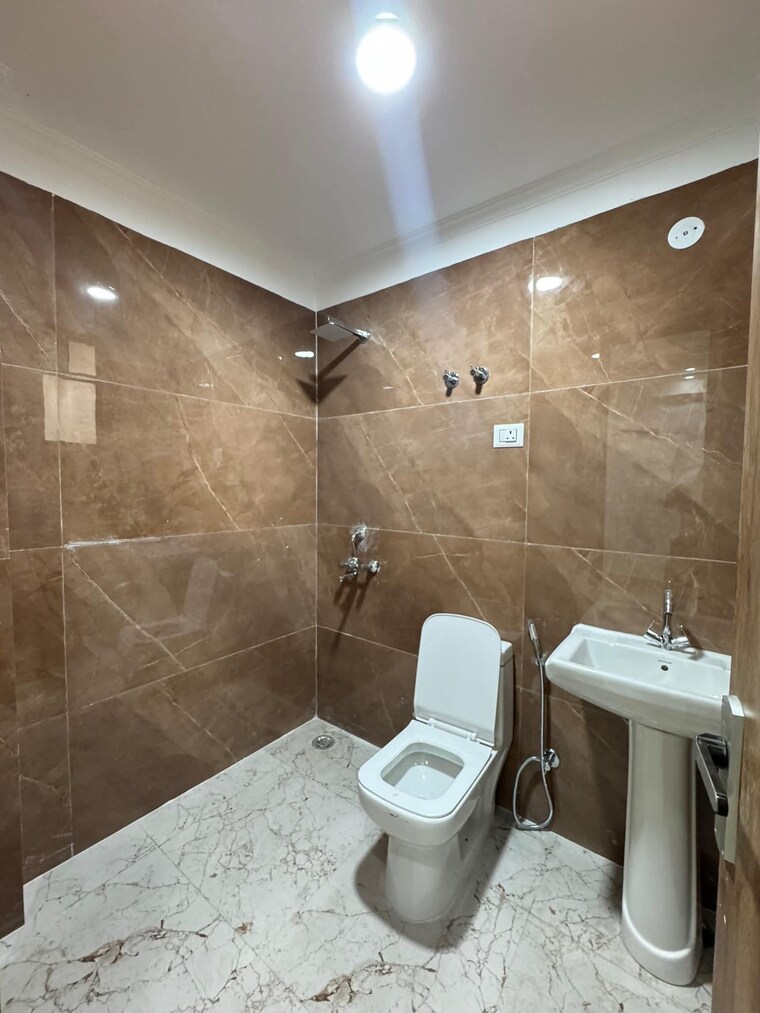 Bathroom, chattarpur 3 Bedroom 1150 Sq.Ft. Builder Floor In Chattarpur Delhi 9529442