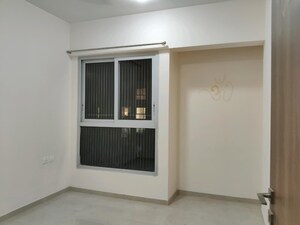 Room in 2 BHK Apartment at Piramal Vaikunth, Balkum Pada – for Rent