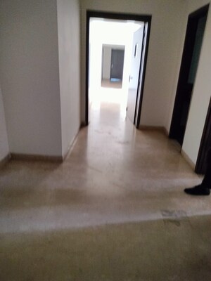 Room in 4 BHK Apartment at Parsvnath Exotica, Sector 53 – for Sale