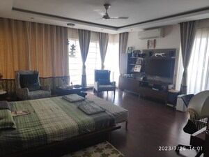 Living Room in 4 BHK Apartment at Parsvnath Exotica, Sector 53 – for Sale
