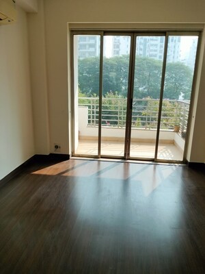 Room in 4 BHK Apartment at Parsvnath Exotica, Sector 53 – for Sale