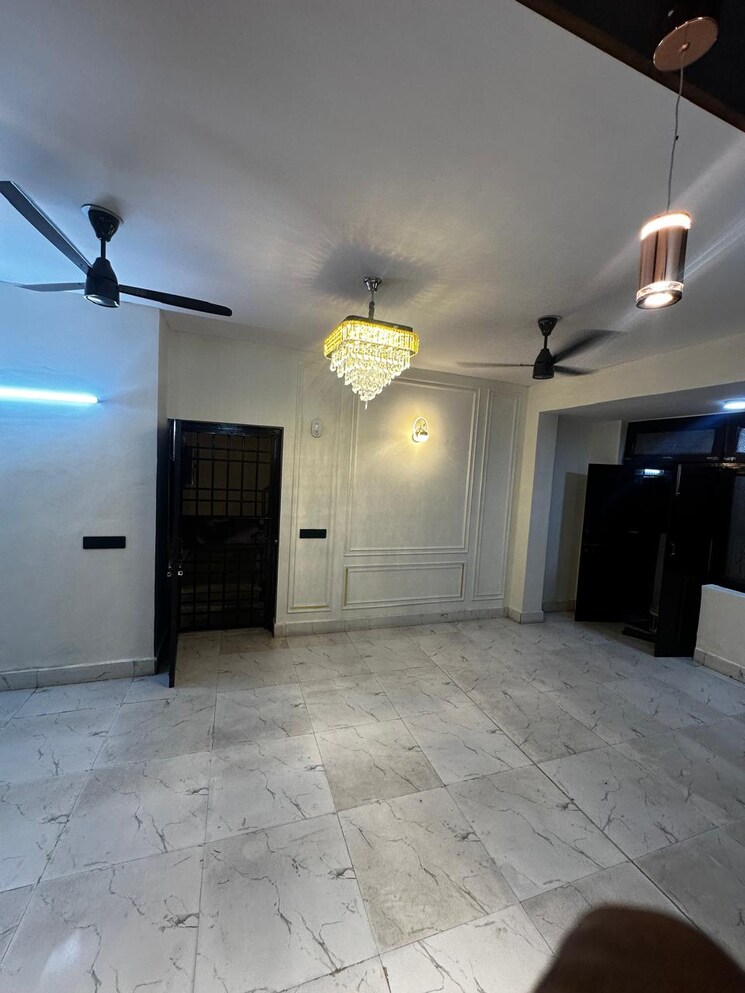 Room, sector 31 6+ Bedroom 2367 Sq.Ft. Independent House In Sector 31 Gurgaon 9529549