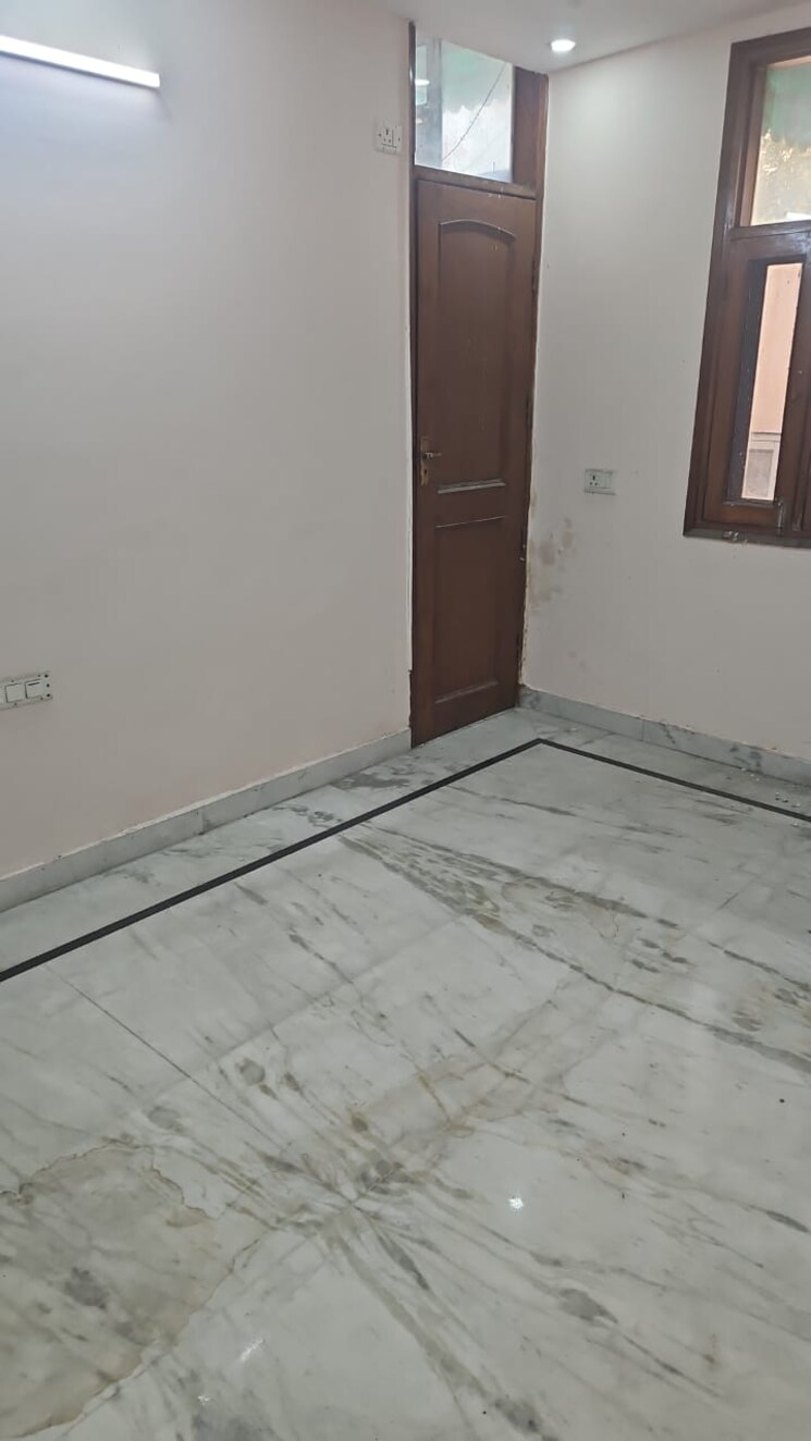 Room, govindpuri 3 Bedroom 1200 Sq.Ft. Builder Floor In Govindpuri Delhi 9529528