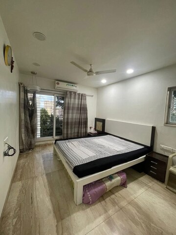 Master Bedroom in 3 BHK Apartment at Andheri West – for Rent