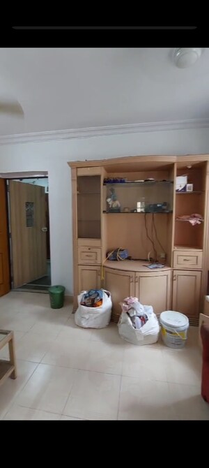 Room in 1 BHK Builder Floor at Goregaon East – for Rent