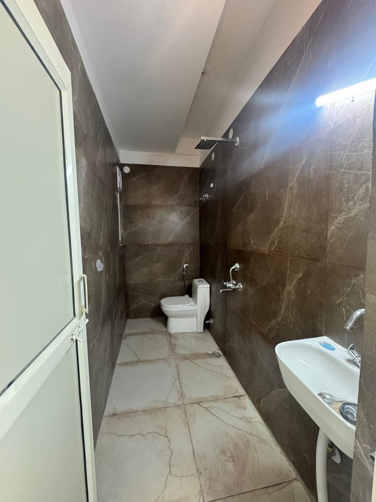 Bathroom, chattarpur 1 Bedroom 450 Sq.Ft. Builder Floor In Chattarpur Delhi 9529643